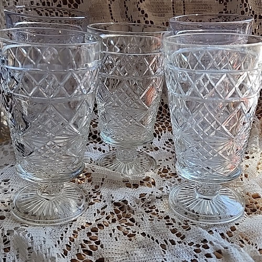 Vintage Mixed Lot Glass Footed Tumblers 3 Round Foot 2 Square Foot